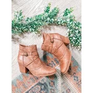 Baretraps Launa Tan Faux Leather Buckle Ankle Boots Size 8.5 Heeled Booties